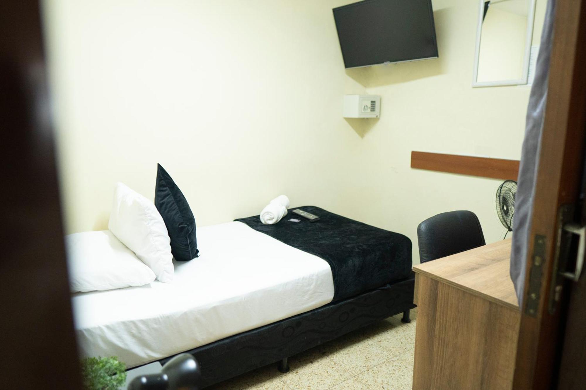 מדיין Buntes House-Casa Hotel Laureles-Estadio מראה חיצוני תמונה