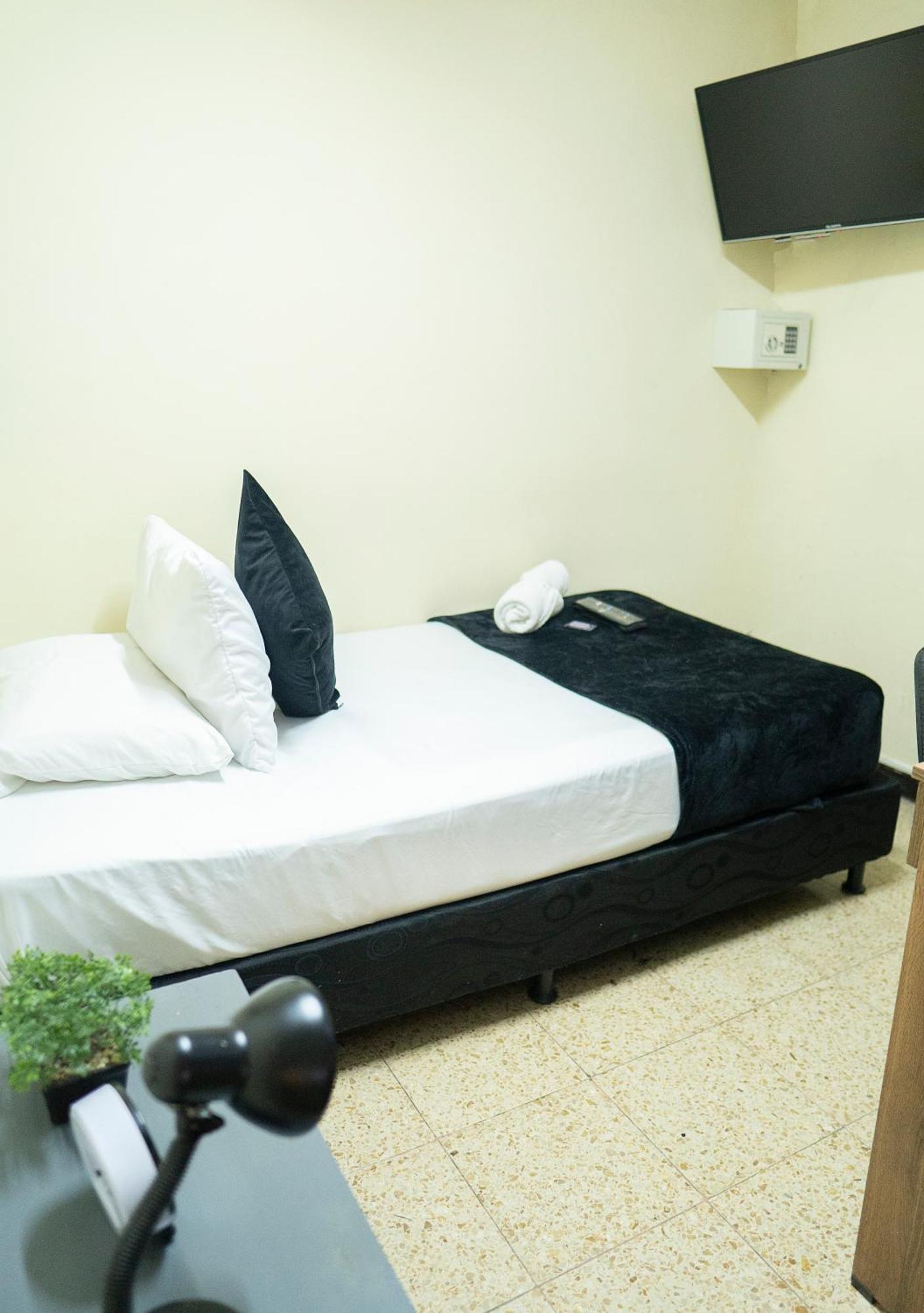 מדיין Buntes House-Casa Hotel Laureles-Estadio מראה חיצוני תמונה